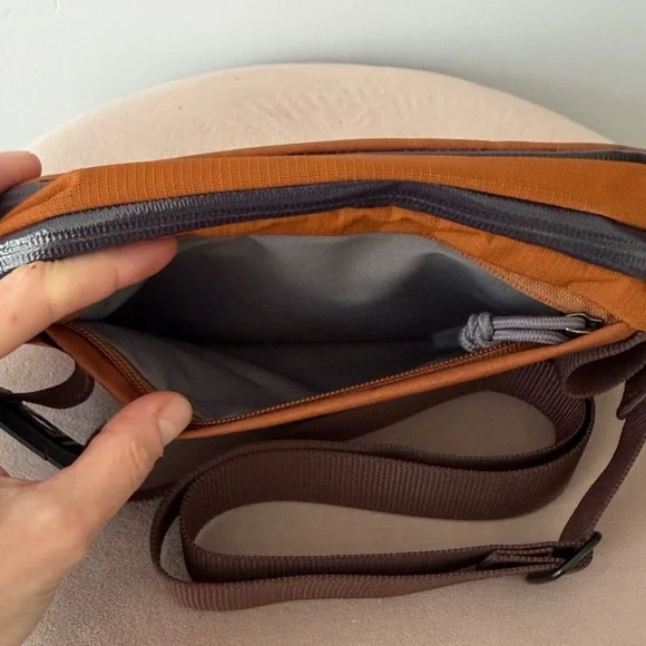 Bellroy Venture Ready Sling 2.5L - Picture 3 of 11